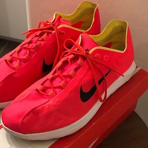 Men’s Nike May Fly runner in Red size 13